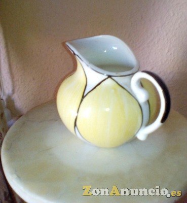 Se vende jarra de porcelana